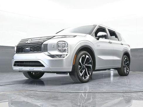 New 2025 Mitsubishi Outlander SEL image 65