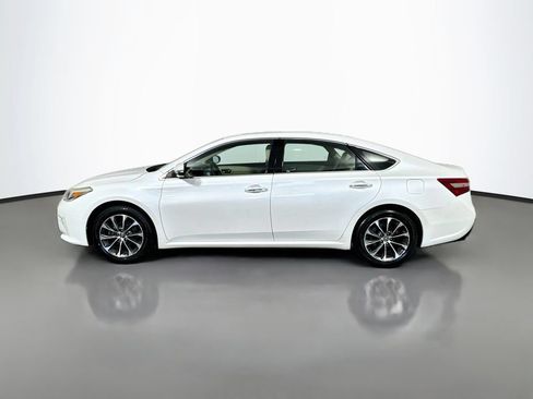 Used 2016 Toyota Avalon XLE Premium FWD image 5