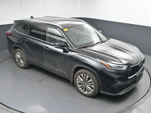 Used 2021 Toyota Highlander Platinum image 32