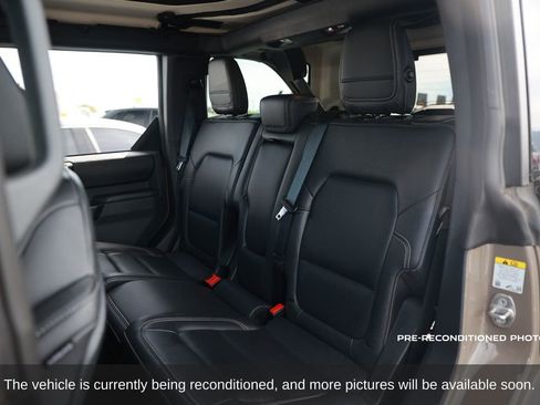 Used 2025 Ford Bronco Badlands image 12