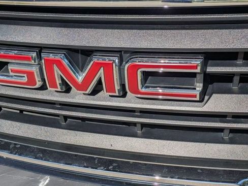 Used 2023 GMC Terrain SLE w/ Driver Convenience Package FWD image 9