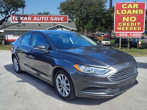 Used 2017 Ford Fusion SE image 1