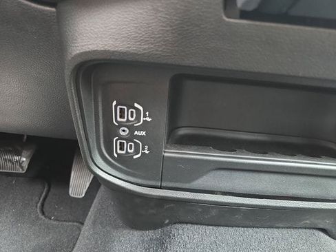 Used 2025 RAM 2500 Big Horn AWD/4WD image 25