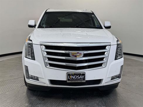 Used 2019 Cadillac Escalade Luxury image 2
