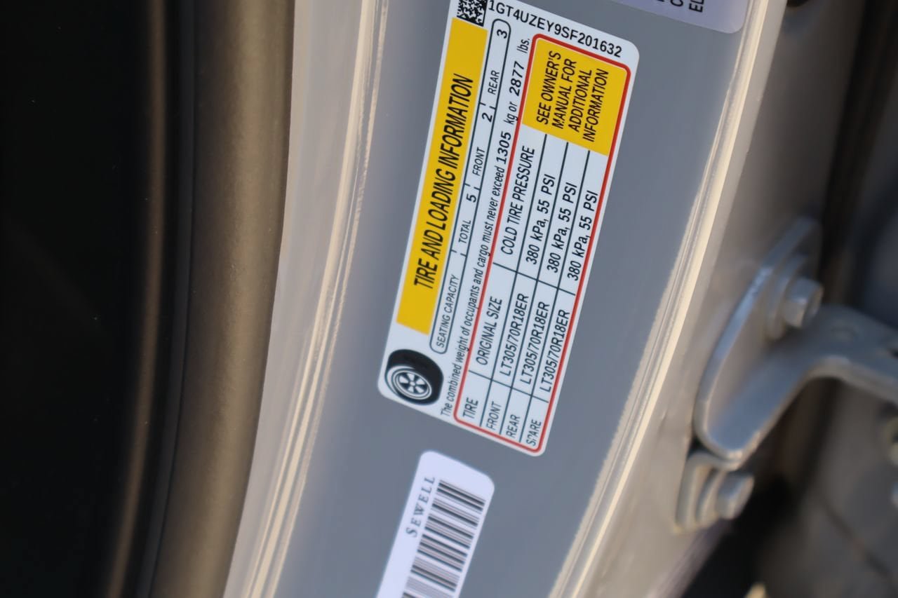 Used 2025 GMC Sierra 2500 AT4X AWD/4WD image 34