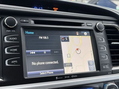 Used 2017 Toyota Highlander XLE image 5