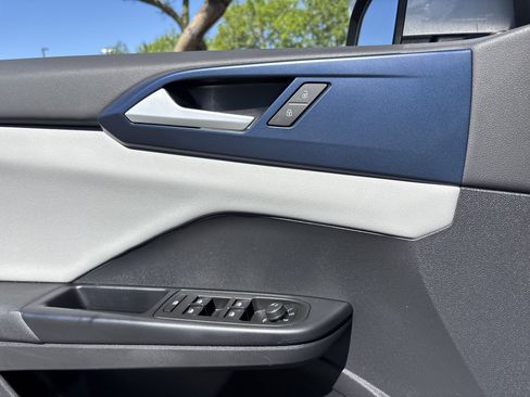 Used 2022 Volkswagen Taos SE w/ Panoramic Sunroof Package image 20