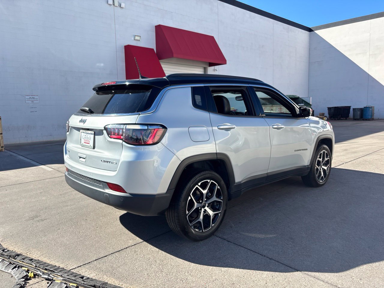 Used 2025 Jeep Compass Limited AWD/4WD image 3