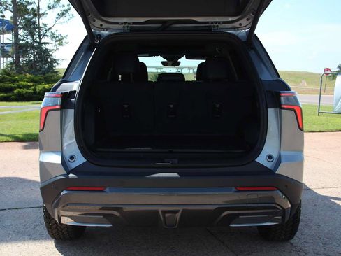 Used 2025 Chevrolet Equinox ACTIV w/ Safety and Technology Package FWD image 9