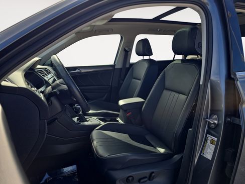 Certified 2022 Volkswagen Tiguan SE image 19