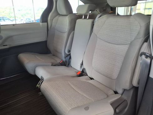 Used 2021 Toyota Sienna LE w/ LE Plus Package FWD image 12