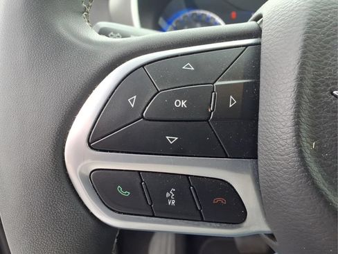 Used 2024 Chrysler Pacifica Touring-L FWD image 19