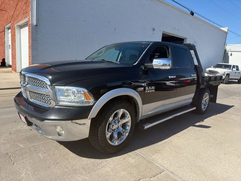 Used 2017 RAM 1500 Laramie AWD/4WD image 2