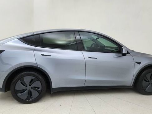 Used 2026 Tesla Model Y 2WD image 6