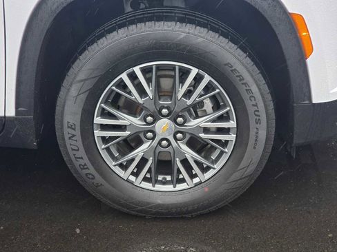 Used 2024 Chevrolet Traverse LT image 9