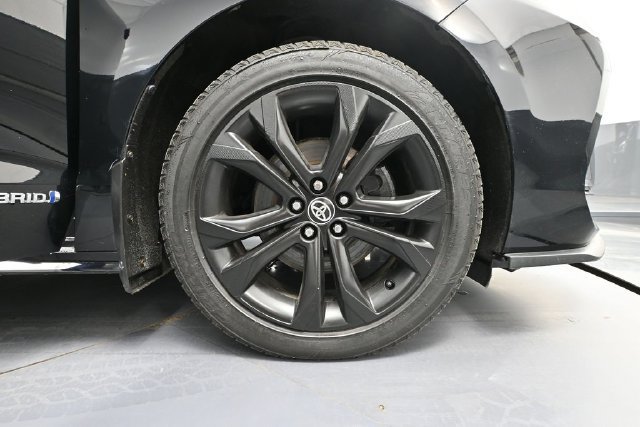 Used 2021 Toyota Sienna XSE FWD image 11