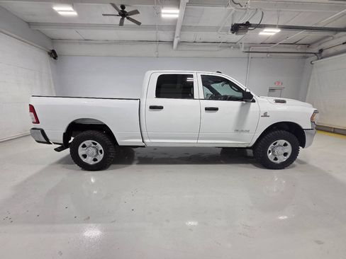 Used 2022 RAM 2500 Tradesman w/ Chrome Appearance Group AWD/4WD image 9
