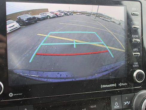 Used 2022 Toyota Highlander XLE image 12