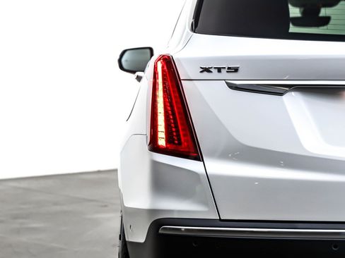 Used 2021 Cadillac XT5 Premium Luxury image 15