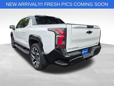 Certified 2025 Chevrolet Silverado EV RST AWD/4WD image 6