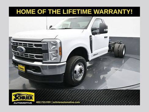 Used 2024 Ford F350 XLT image 1