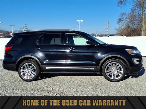 Used 2016 Ford Explorer XLT w/ Equipment Group 202A image 10