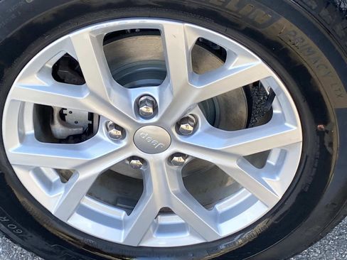 Certified 2023 Jeep Grand Cherokee Limited image 27