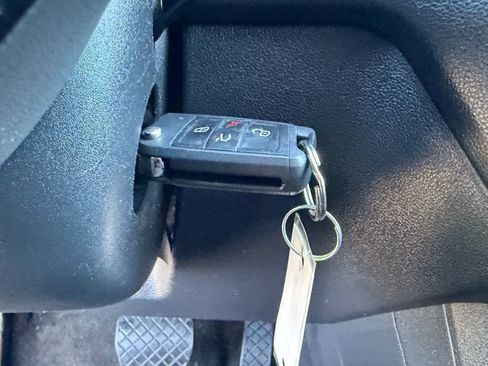 Used 2018 Volkswagen Tiguan S image 37