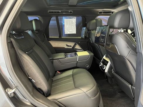 Used 2024 Land Rover Range Rover SV AWD/4WD image 47