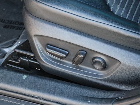 Used 2020 Toyota Camry SE w/ Sunroof Package image 20