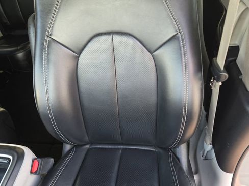 Used 2023 Chrysler Pacifica Touring-L image 21