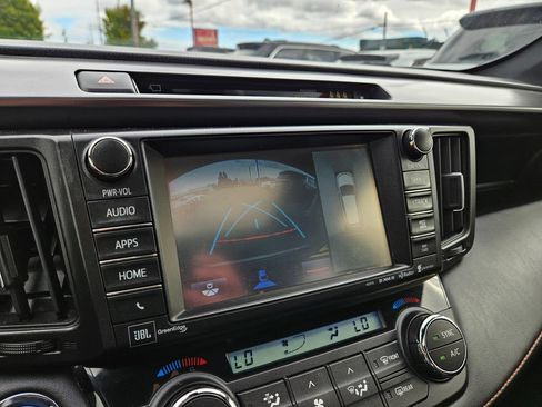 Used 2018 Toyota RAV4 SE w/ Advanced Technology Package AWD/4WD image 32