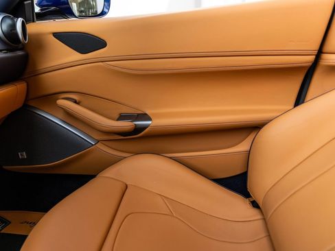 Used 2019 Ferrari Portofino RWD image 37