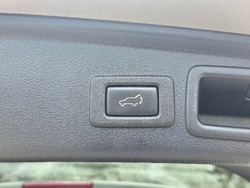Used 2018 Subaru Forester 2.5i Touring w/ Popular Package #2 AWD/4WD image 16