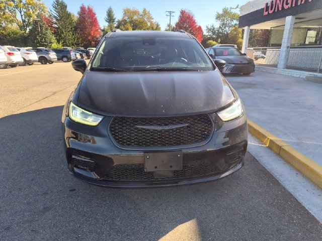 Used 2025 Chrysler Pacifica Limited FWD image 3