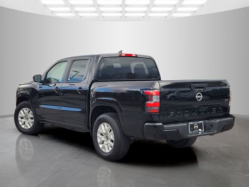 Used 2023 Nissan Frontier SV image 6