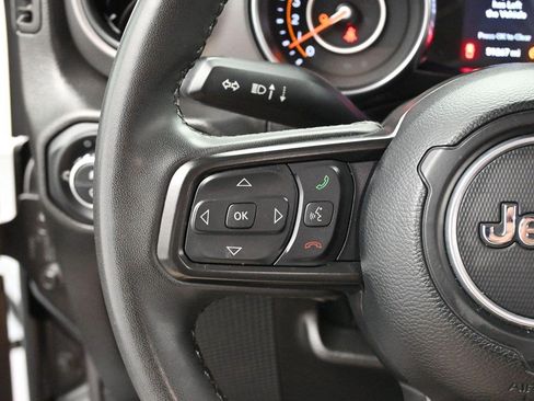 Used 2023 Jeep Gladiator Sport AWD/4WD image 17
