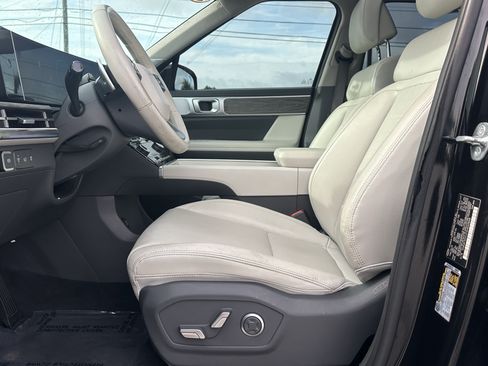 Used 2025 Hyundai Santa Fe Limited AWD/4WD image 9