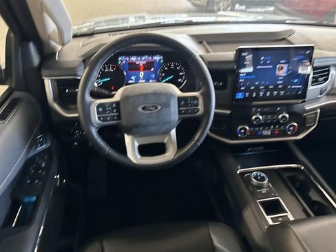 Used 2024 Ford Expedition XLT image 11