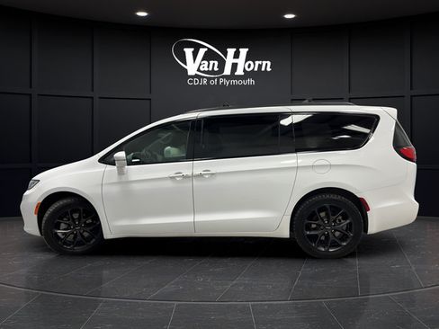 Used 2022 Chrysler Pacifica Touring-L w/ S Appearance Package AWD/4WD image 4