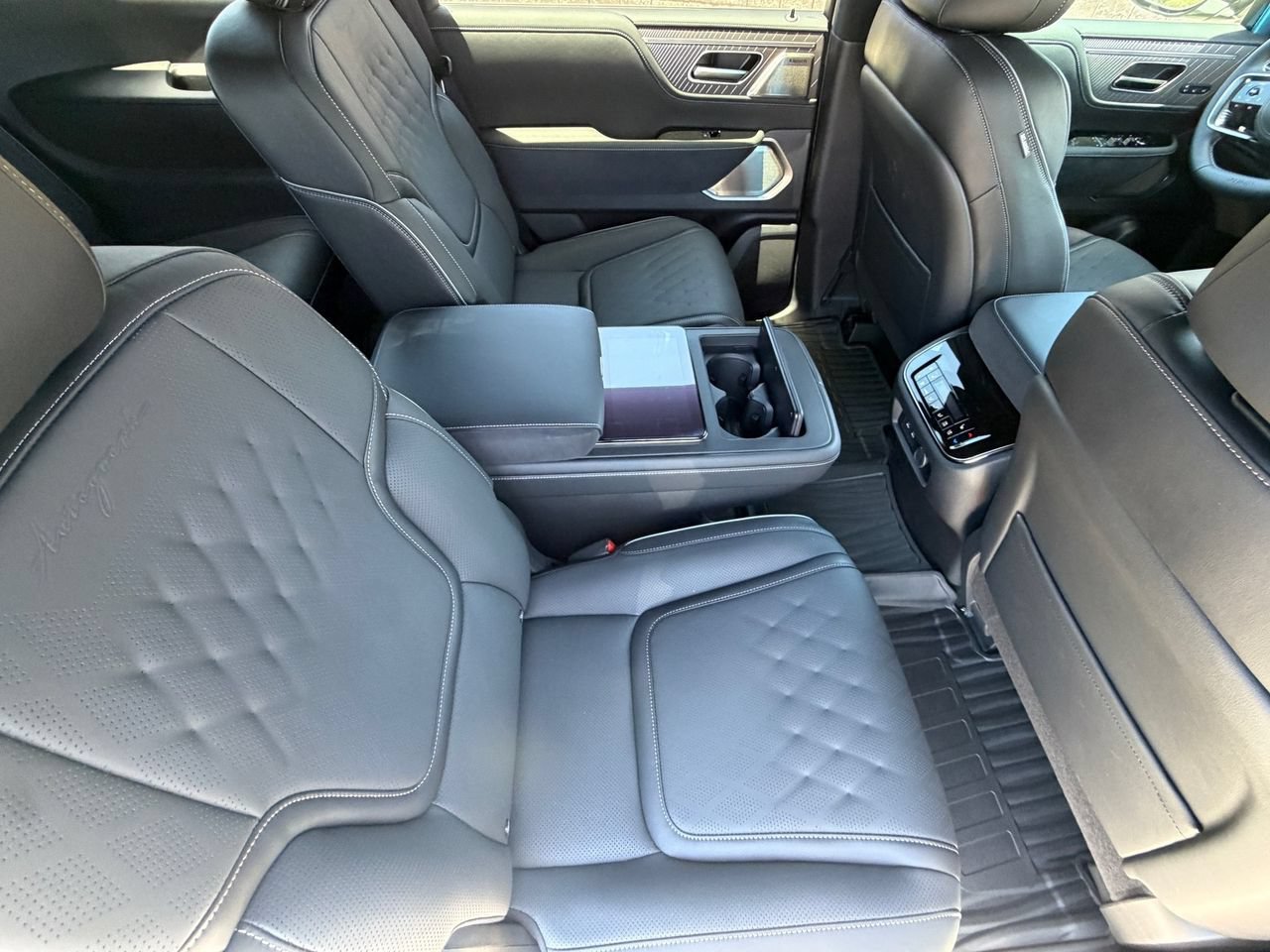 New 2027 INFINITI QX80 Autograph w/ Premium Cargo Package AWD/4WD image 11