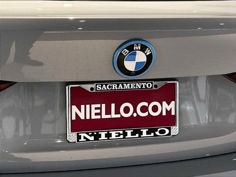 Used 2022 BMW i4 eDrive40 w/ M Sport Package image 36