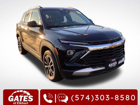 Used 2025 Chevrolet TrailBlazer LT AWD/4WD image 1