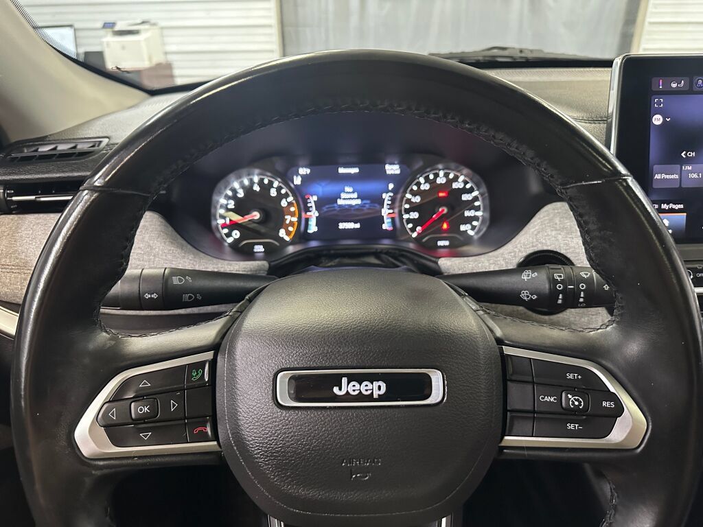 Used 2022 Jeep Compass Latitude w/ Sun and Sound Group AWD/4WD image 10