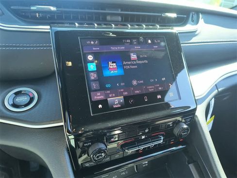 New 2025 Jeep Grand Cherokee Laredo X w/ Luxury Tech Group I image 16