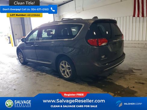 Used 2018 Chrysler Pacifica Touring-L w/ Tire & Wheel Group FWD image 3
