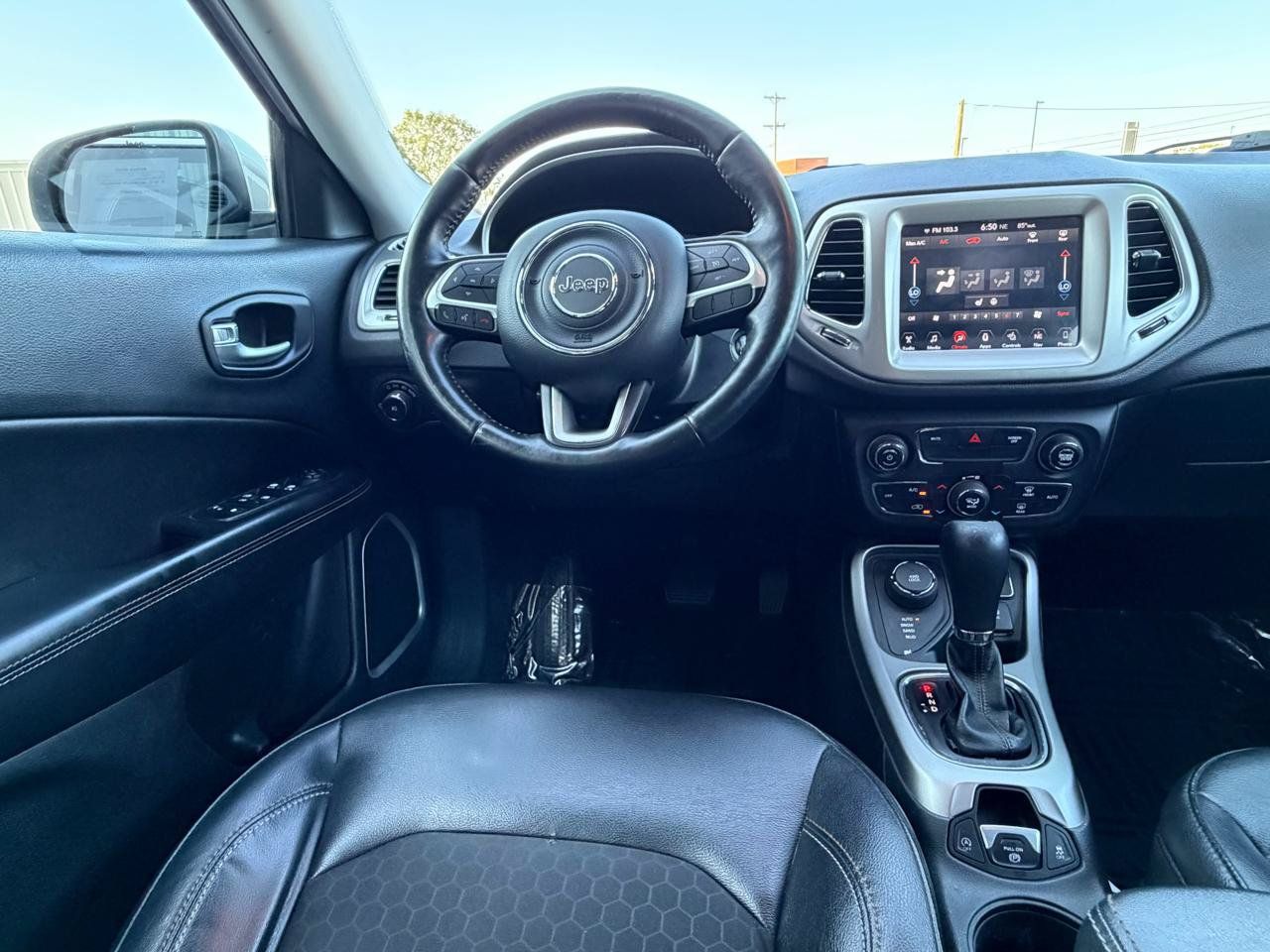 Used 2018 Jeep Compass Latitude w/ Popular Equipment Group AWD/4WD image 18