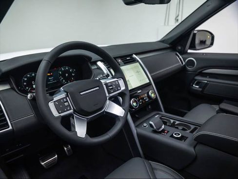 New 2026 Land Rover Discovery Limited Edition AWD/4WD image 17