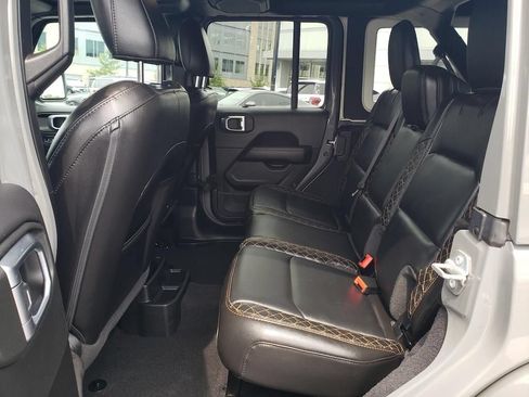 Used 2023 Jeep Wrangler Unlimited Sahara AWD/4WD image 31
