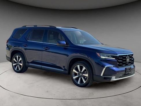 Used 2025 Honda Pilot Elite image 3